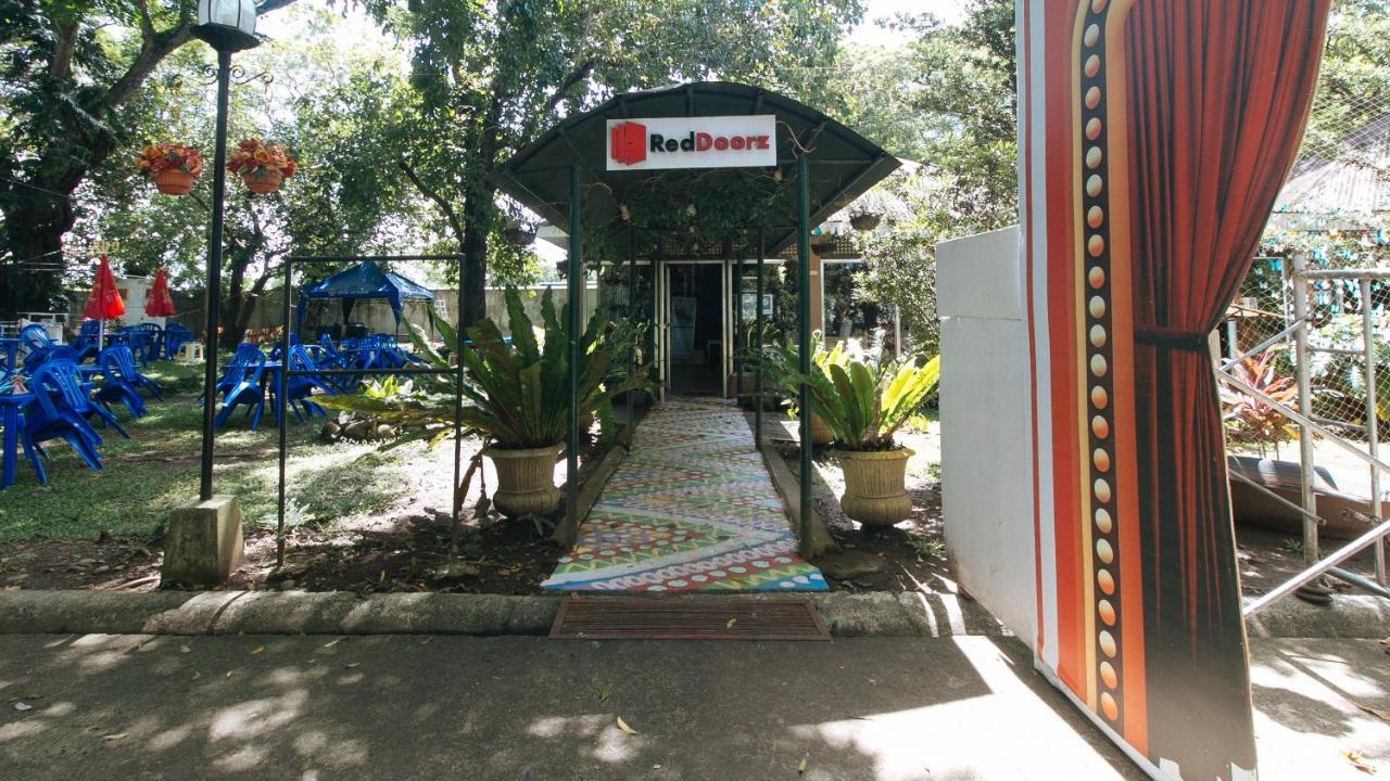 Reddoorz Premium @ Ouan'S The Farm Resort Lucena Exteriör bild