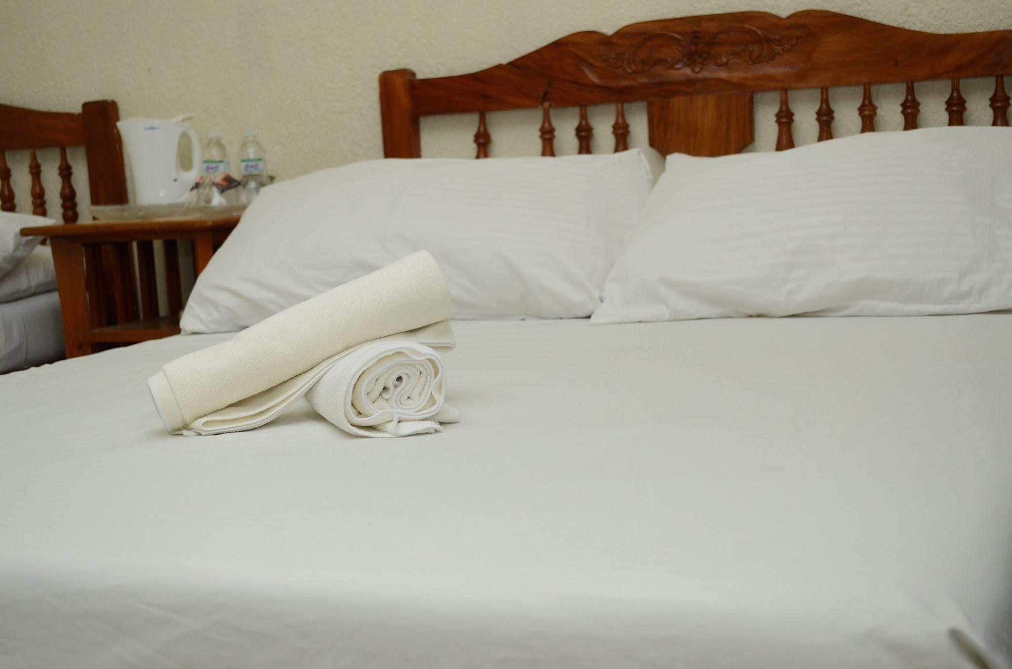Reddoorz Premium @ Ouan'S The Farm Resort Lucena Exteriör bild